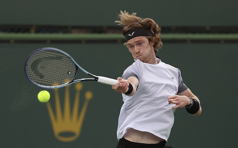 PHOTOS: Andrey Rublev, Taylor Fritz warm up for Vienna with Red
