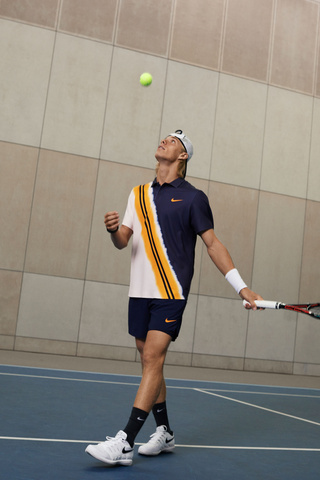 denis shapovalov nike shoes