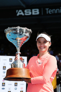 Lauren Davis Takes Auckland Title