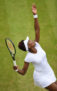 Venus Williams Advances at Wimbledon