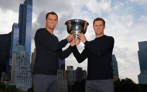 Bryan Brothers holding tennis trophy Bryan Brothers holding tennis trophy